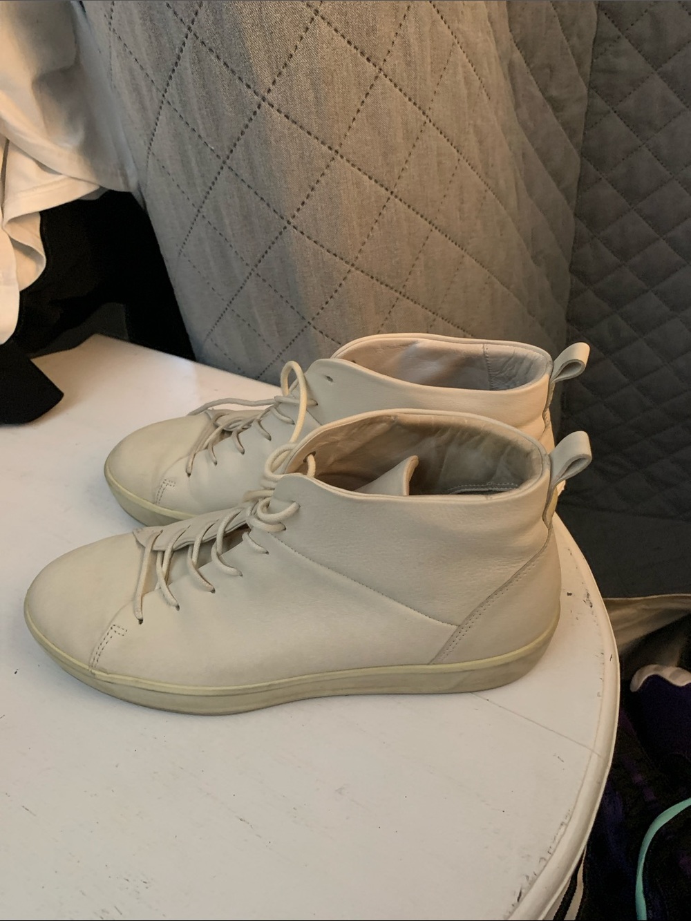 #105 Echo Cream High-Top Sneakers